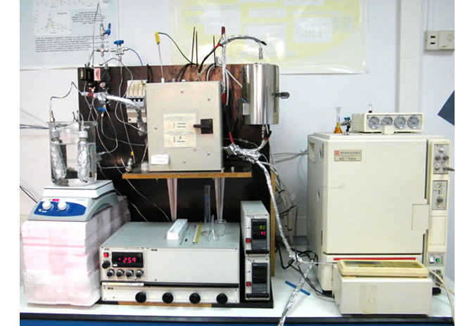 Microrreactor catalítico, conectado a Cromatógrafo de gases